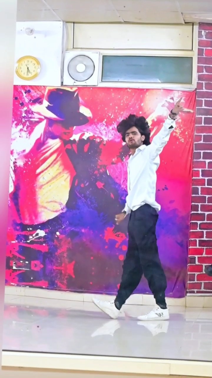 Koi na koi chaiye ?✨| Trending Shorts| Bollywood Dance #trending #dance #shorts #youtubeshorts #love